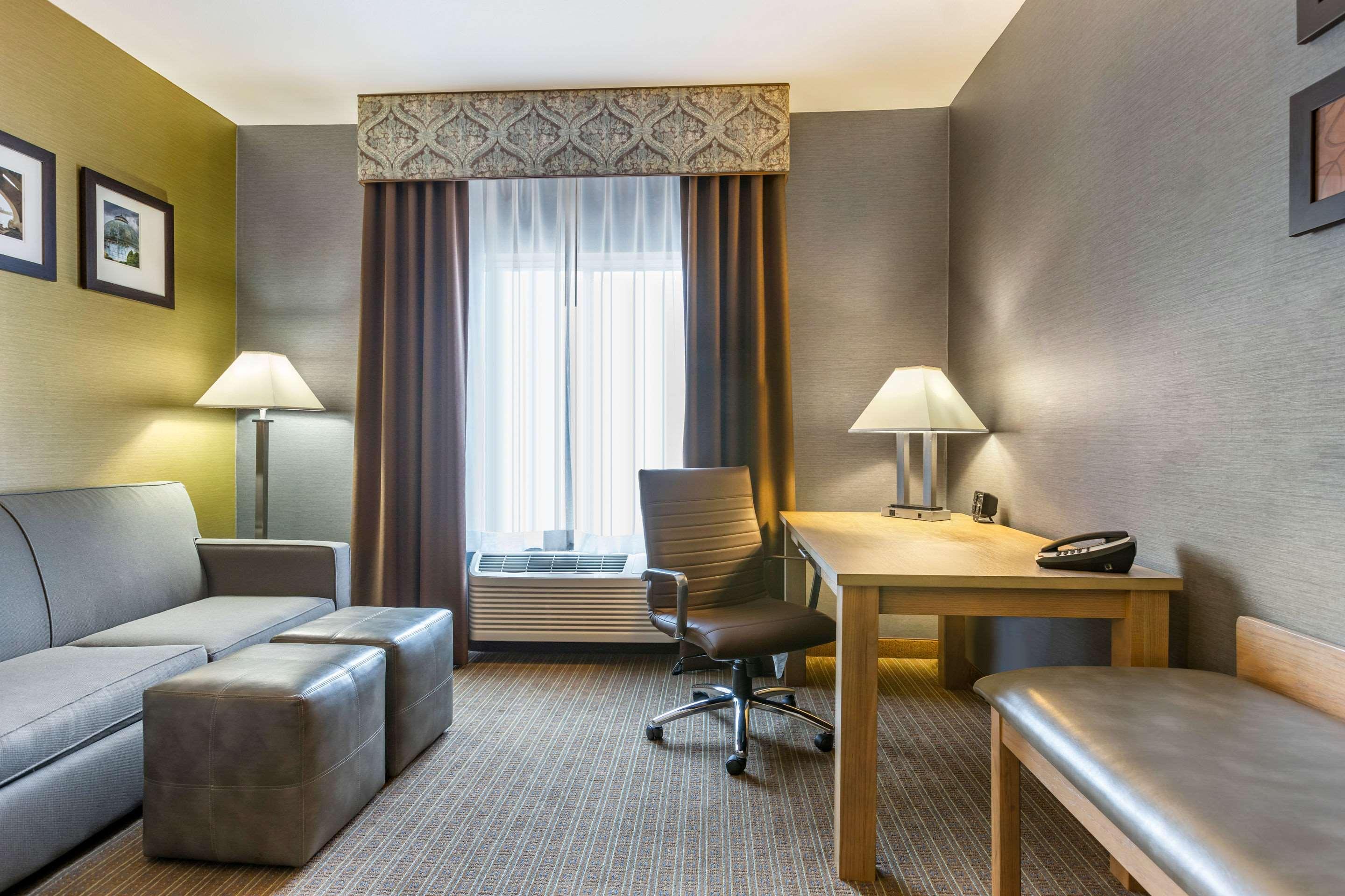 Comfort Suites Southgate-Detroit Esterno foto