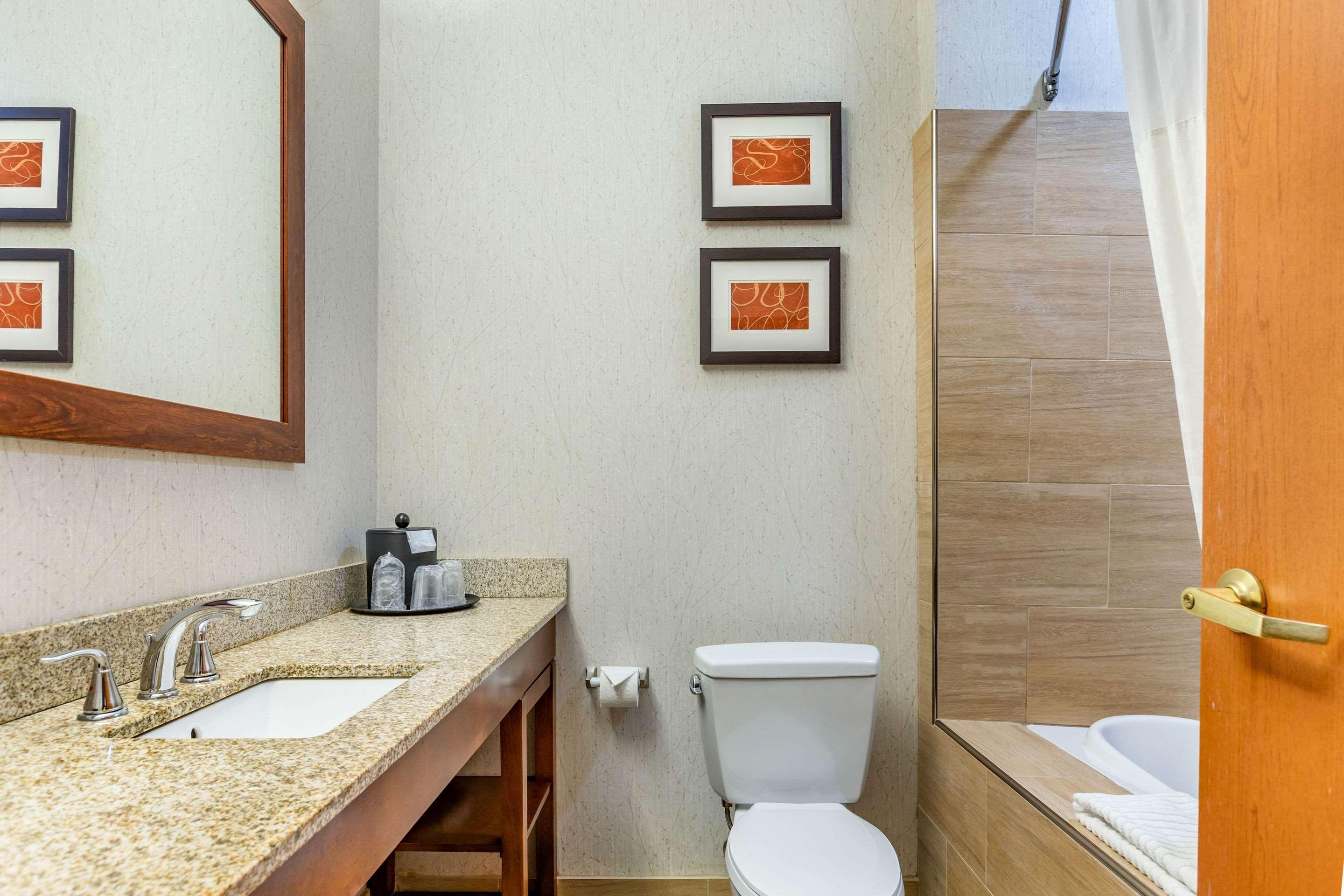 Comfort Suites Southgate-Detroit Esterno foto